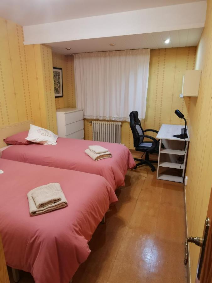 Comoda Vivienda En Хуеска Екстериор снимка