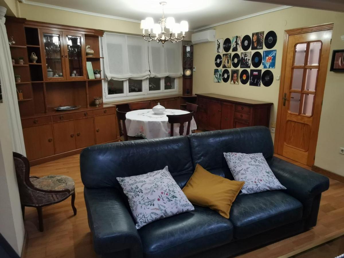 Comoda Vivienda En Хуеска Екстериор снимка