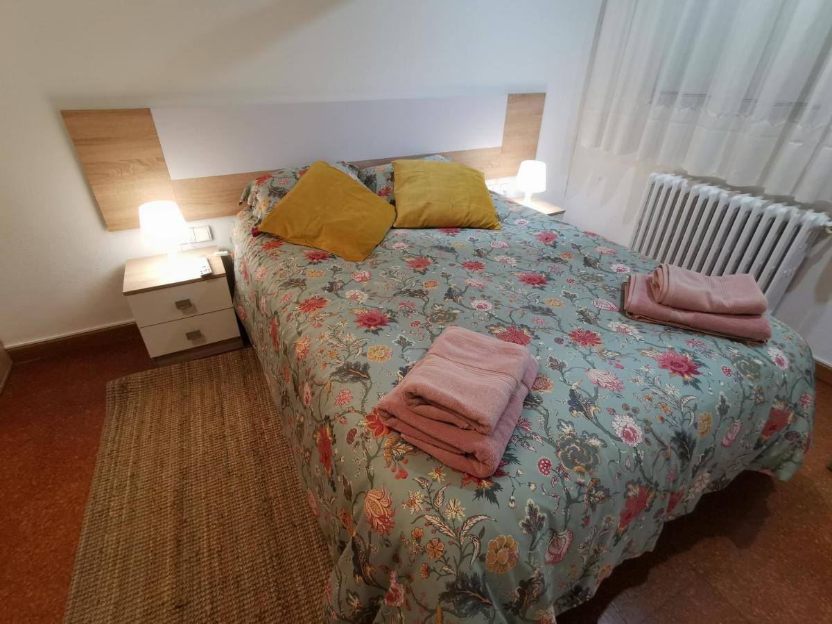 Comoda Vivienda En Хуеска Екстериор снимка