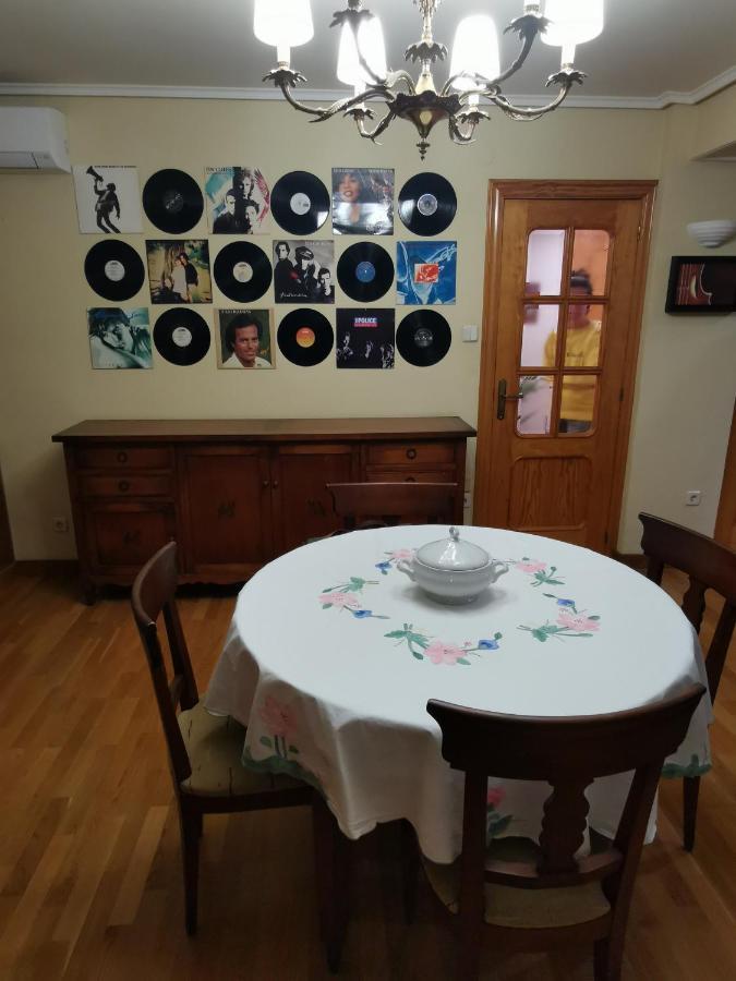 Comoda Vivienda En Хуеска Екстериор снимка
